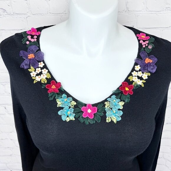SPIEGEL LIFE BLACK RAISED FLORAL TRIM SWEATER - L - Picture 2 of 5